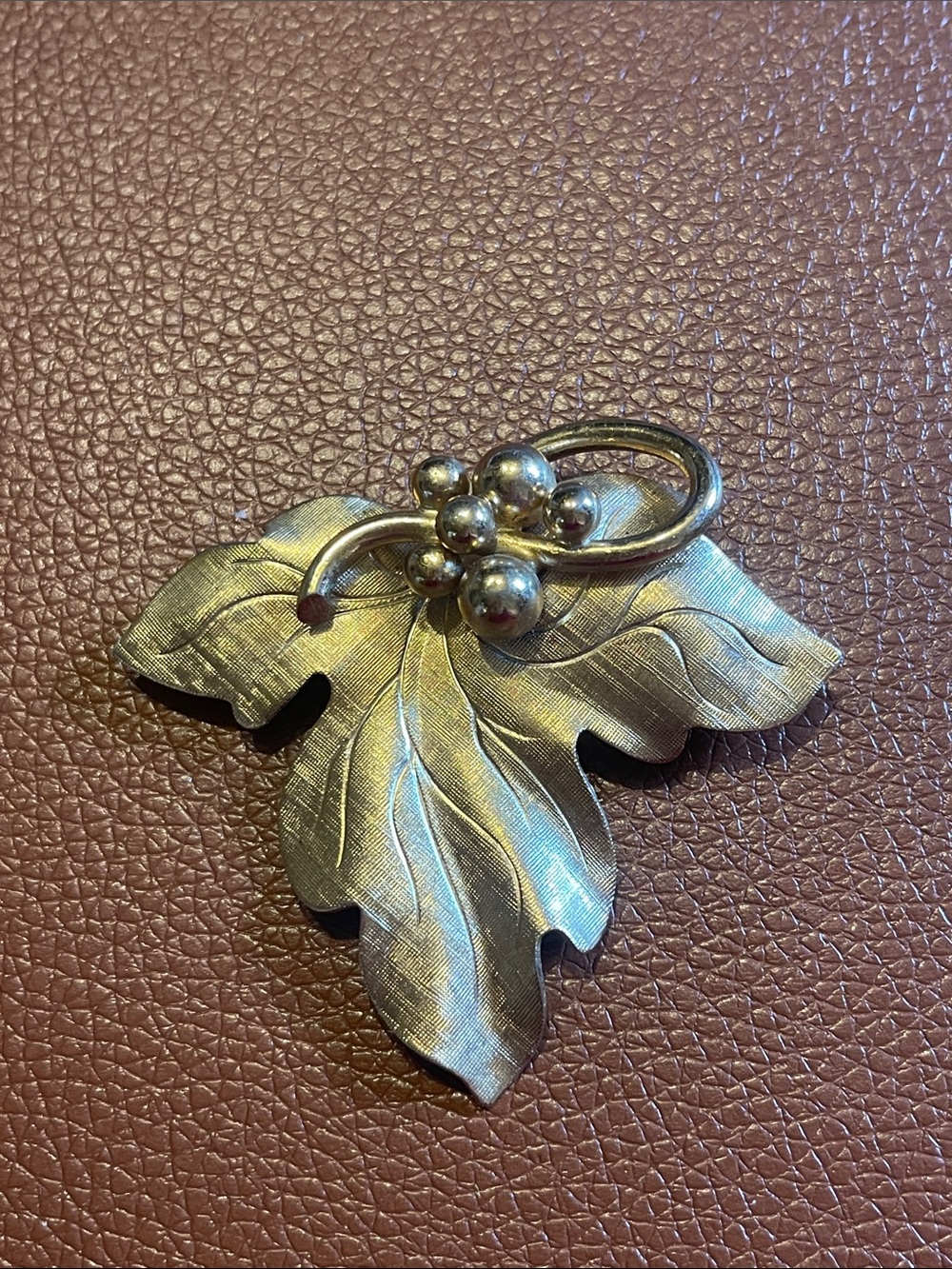 Napier brooch grape leaf with grapes, gold tone vintage